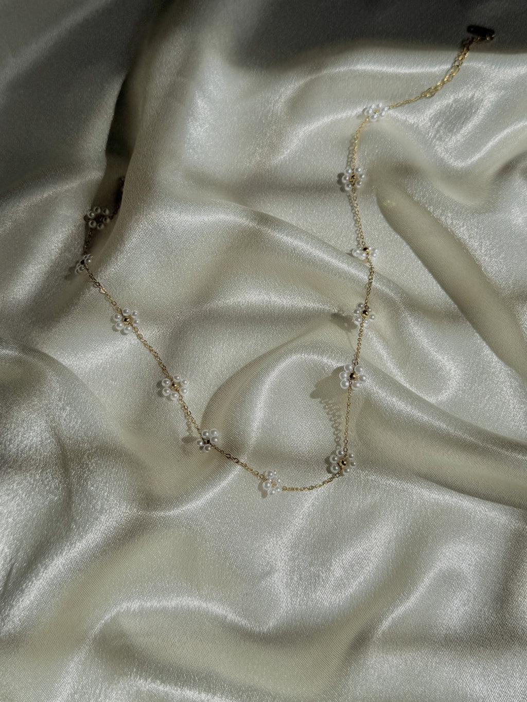 White Pearl Daisy Necklace