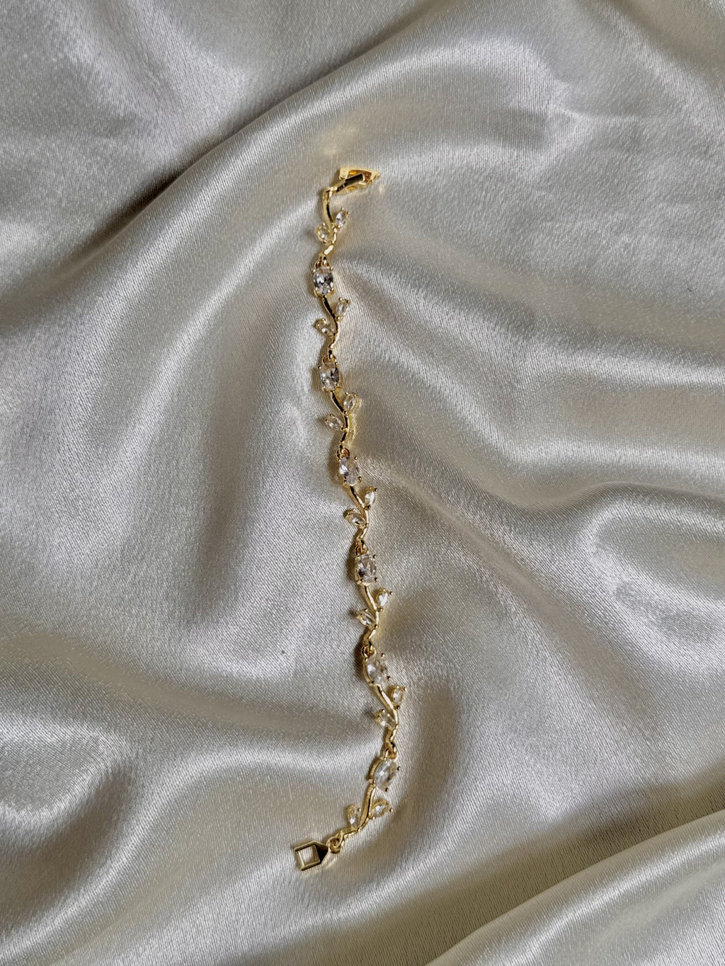 White Tulip Stone Bracelet