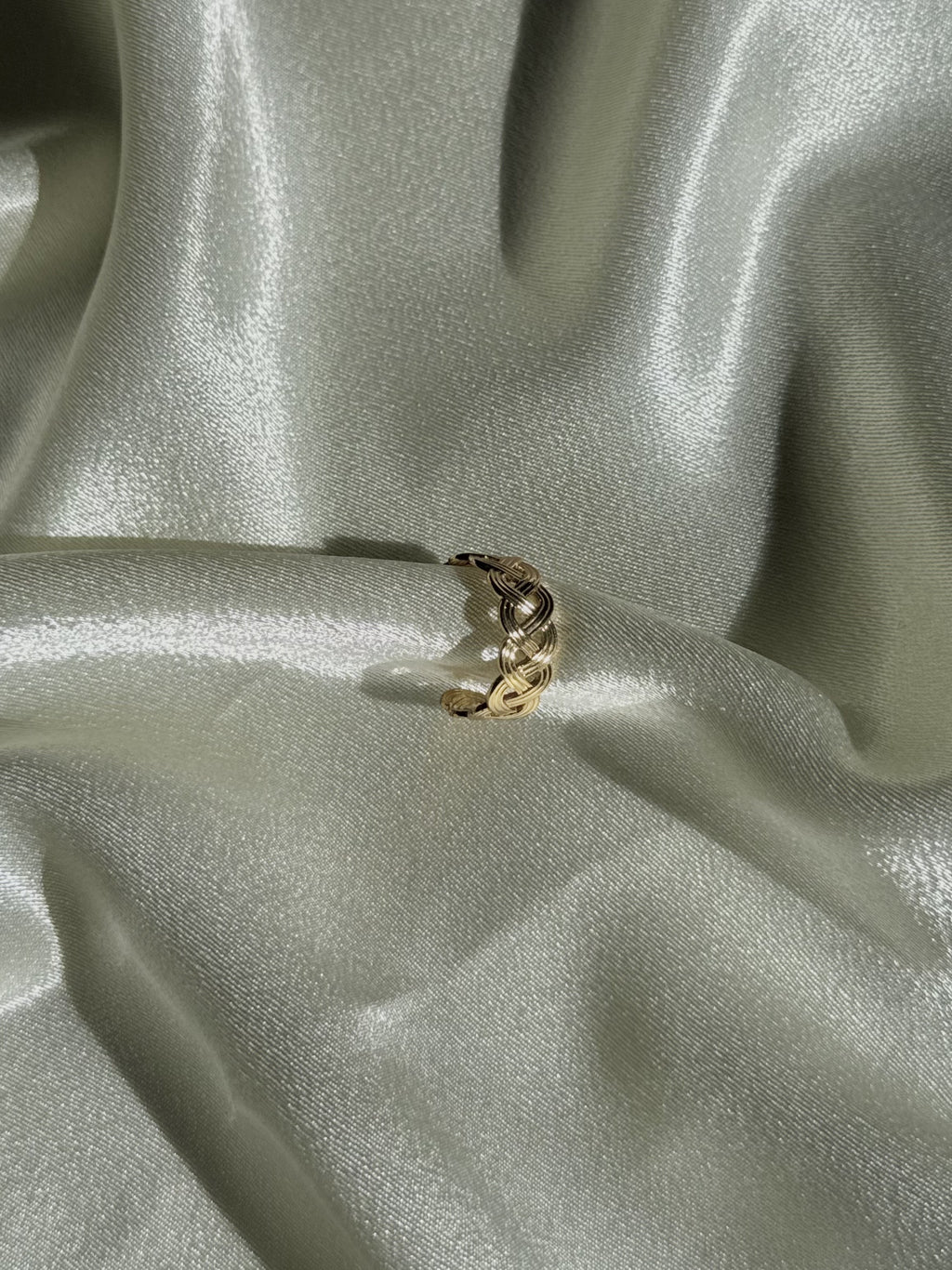 The Everknot Ring