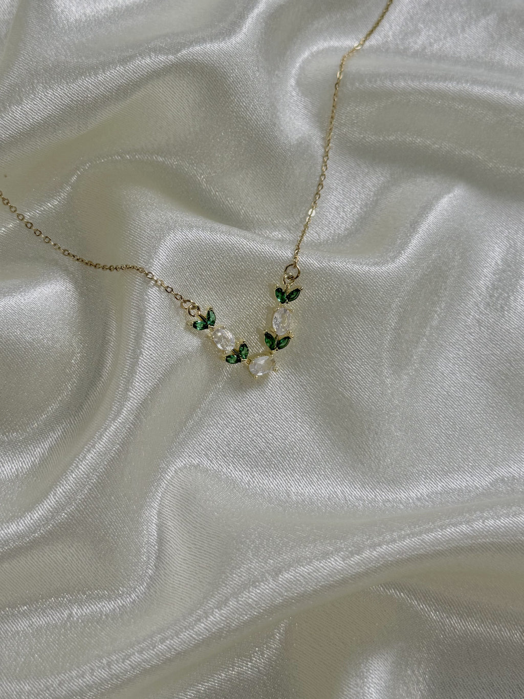 Crystal Laurel Necklace (White)