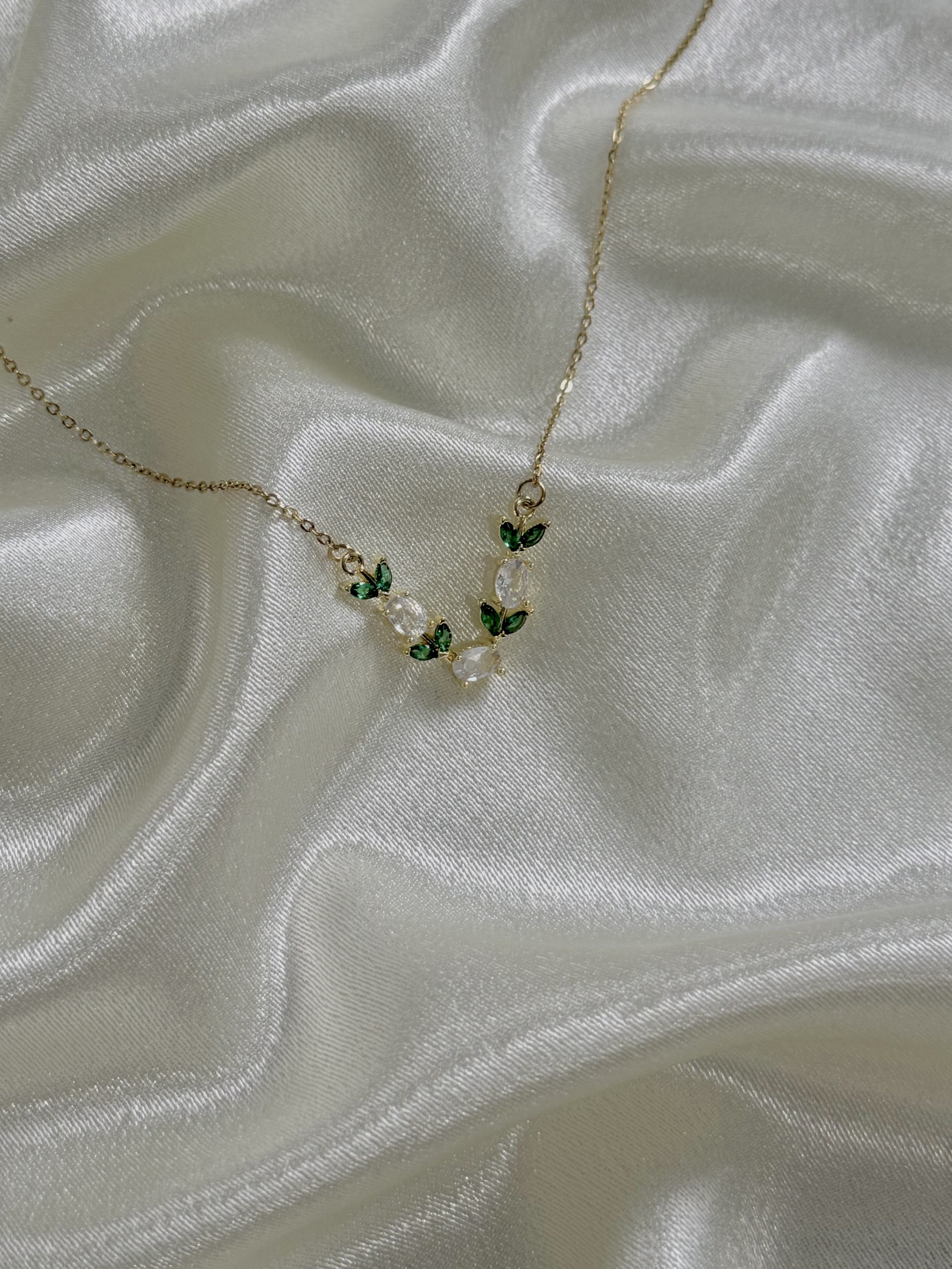 Crystal Laurel Necklace (White)