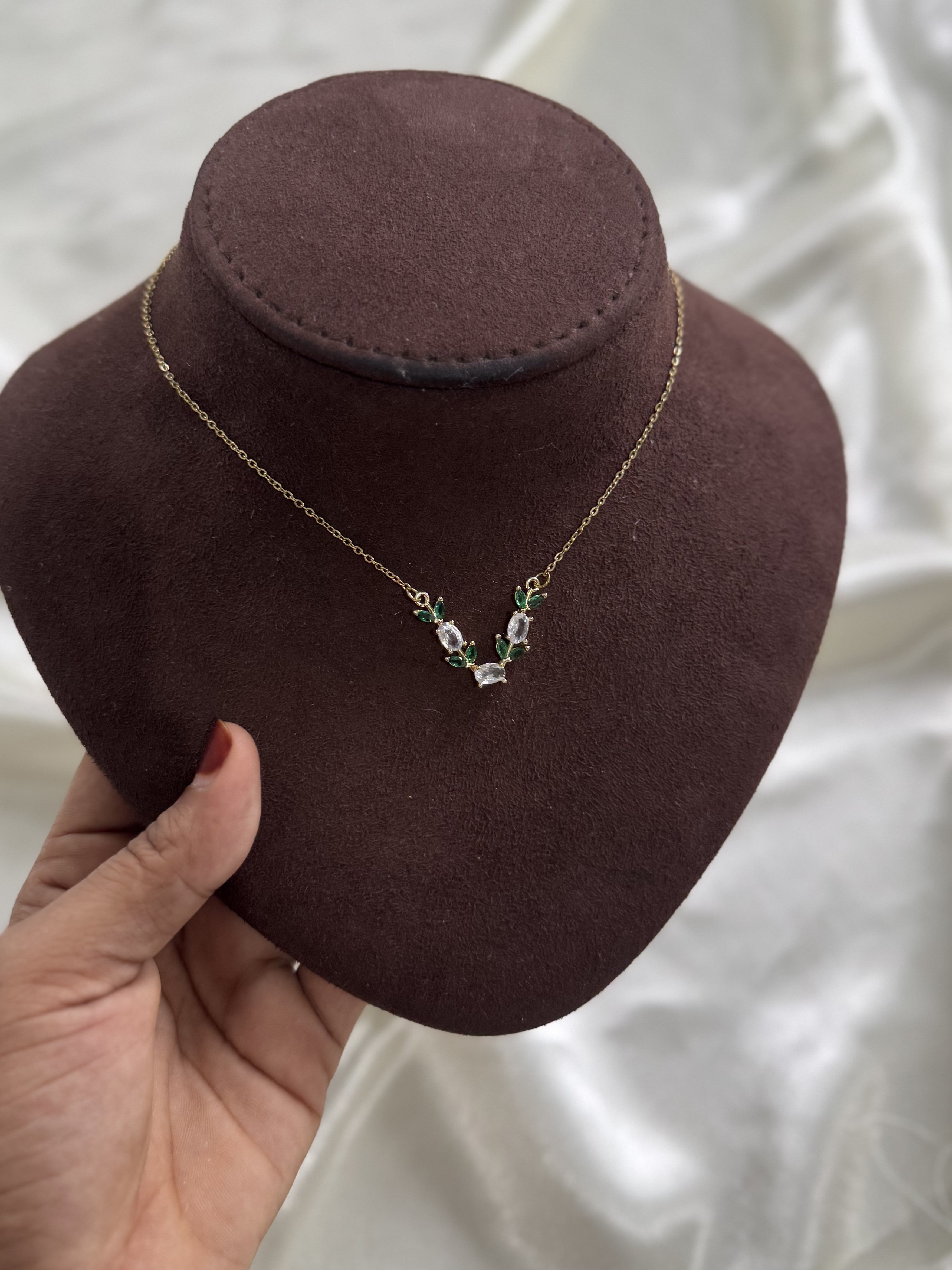 Crystal Laurel Necklace (White)