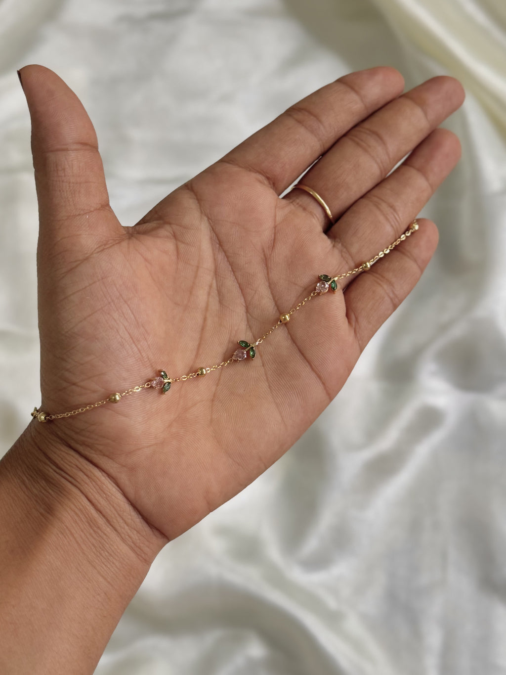 Minimal Tulip Bracelet (Pink)