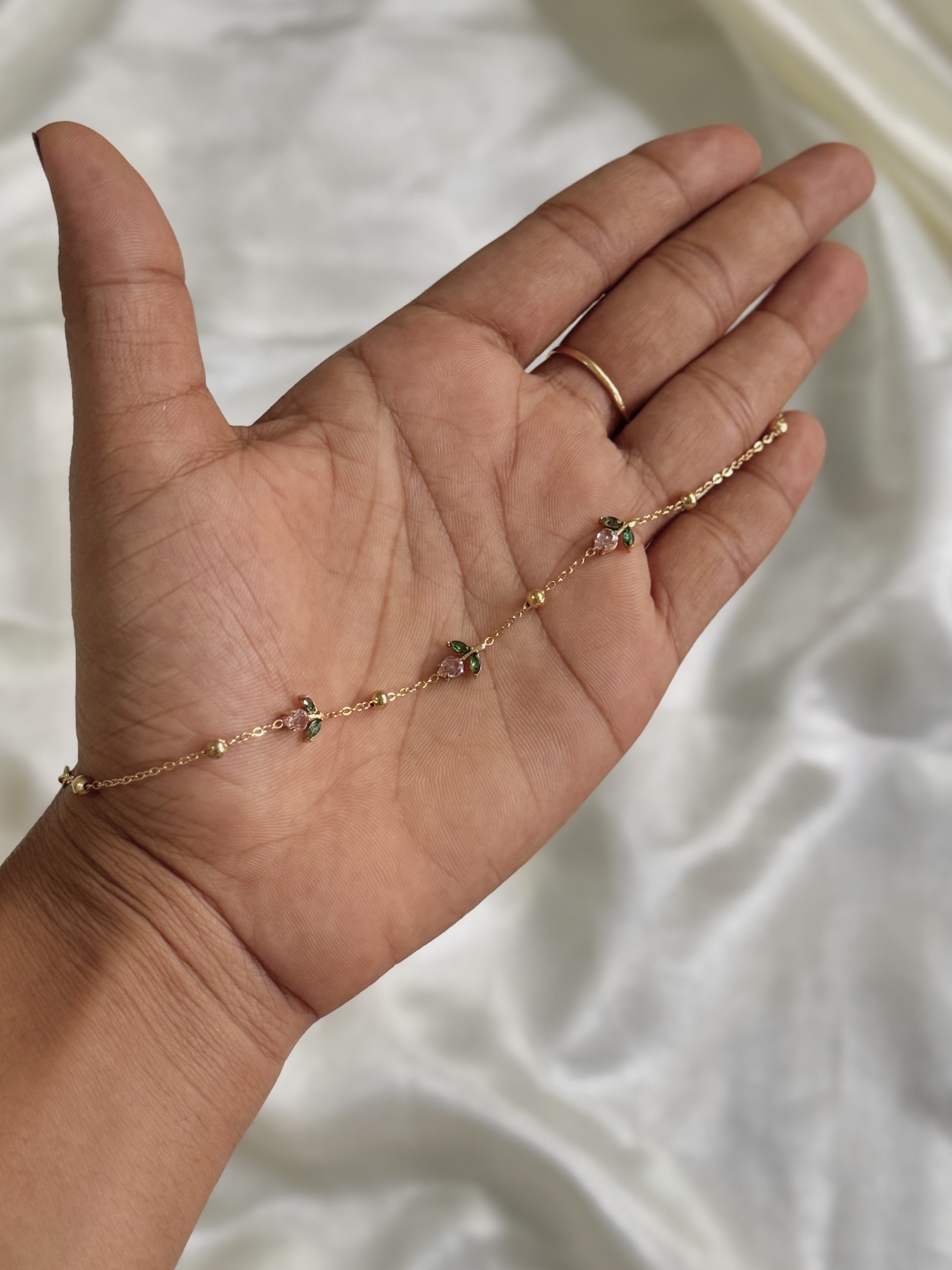 Minimal Tulip Bracelet (Pink)