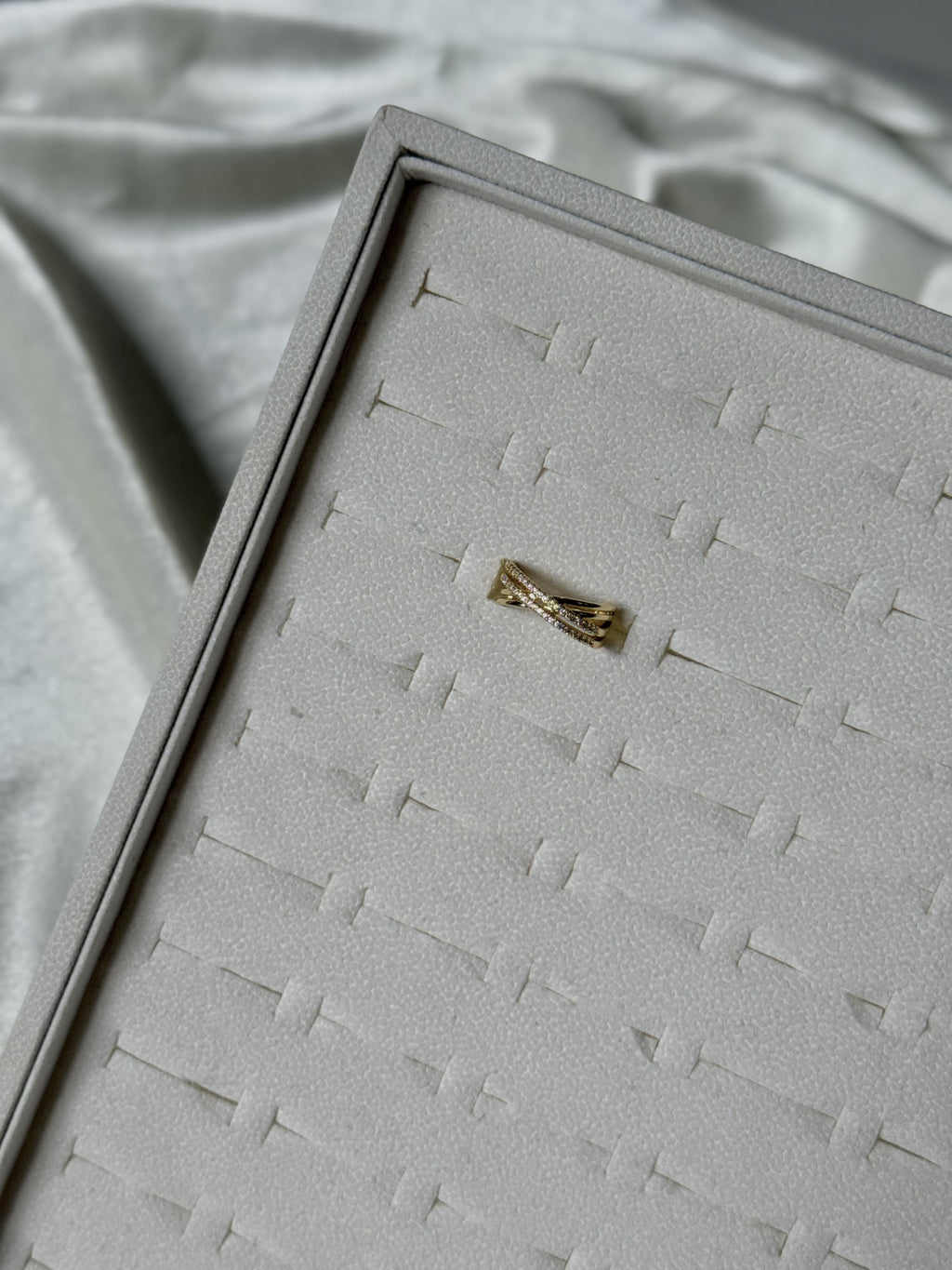 Aura Royale Ring