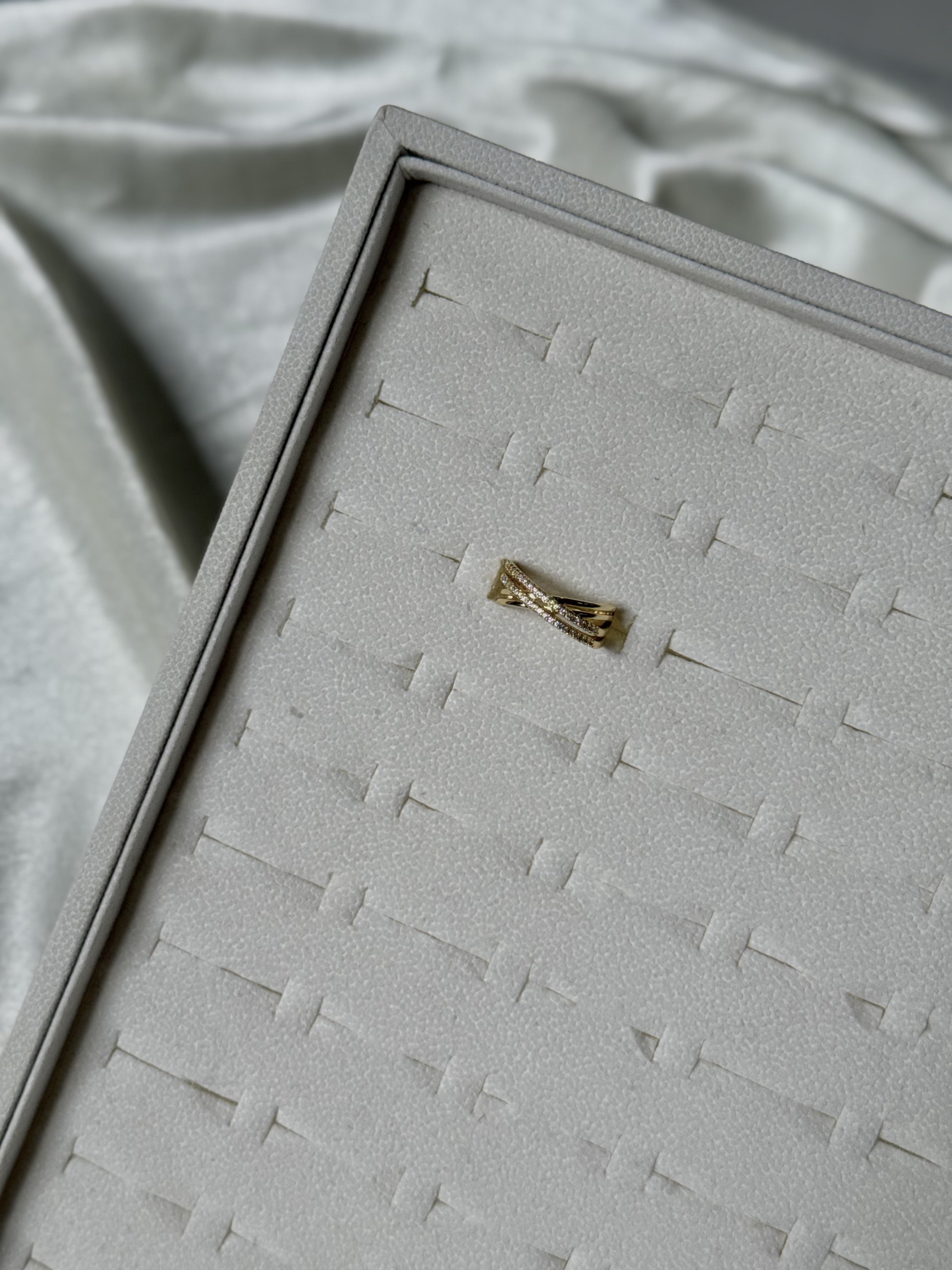 Aura Royale Ring