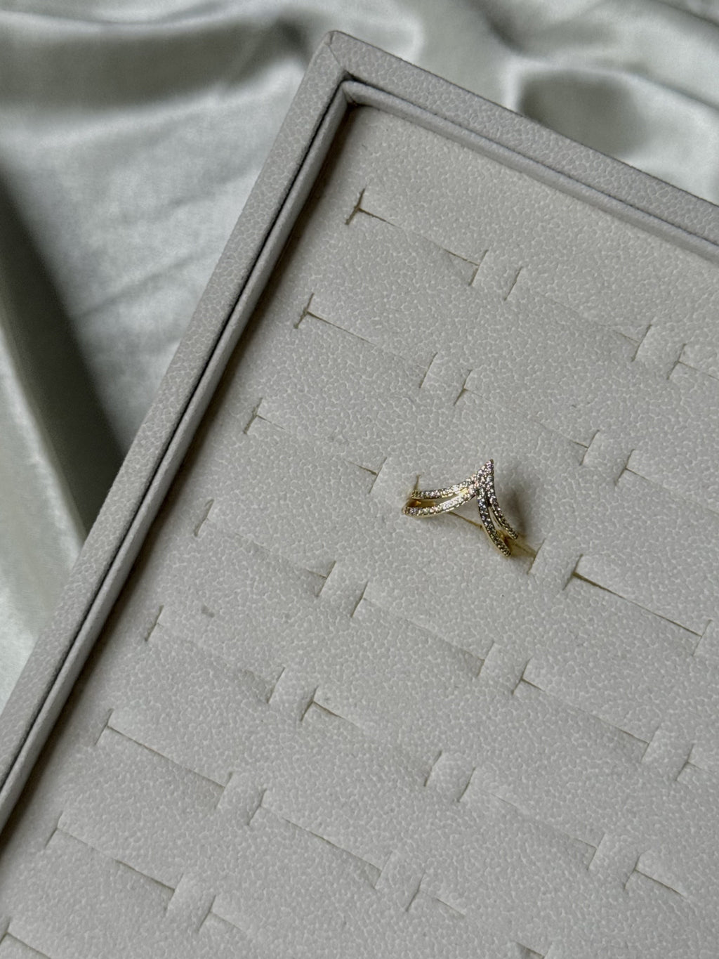 V-Stone ring