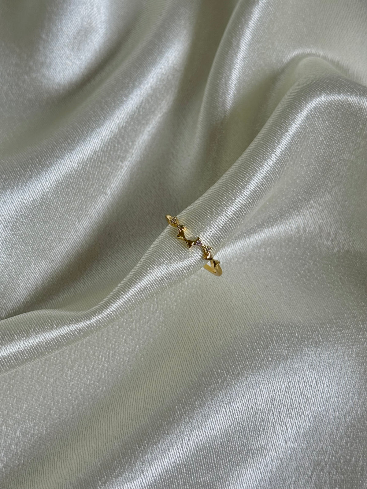 Sweet bow ring