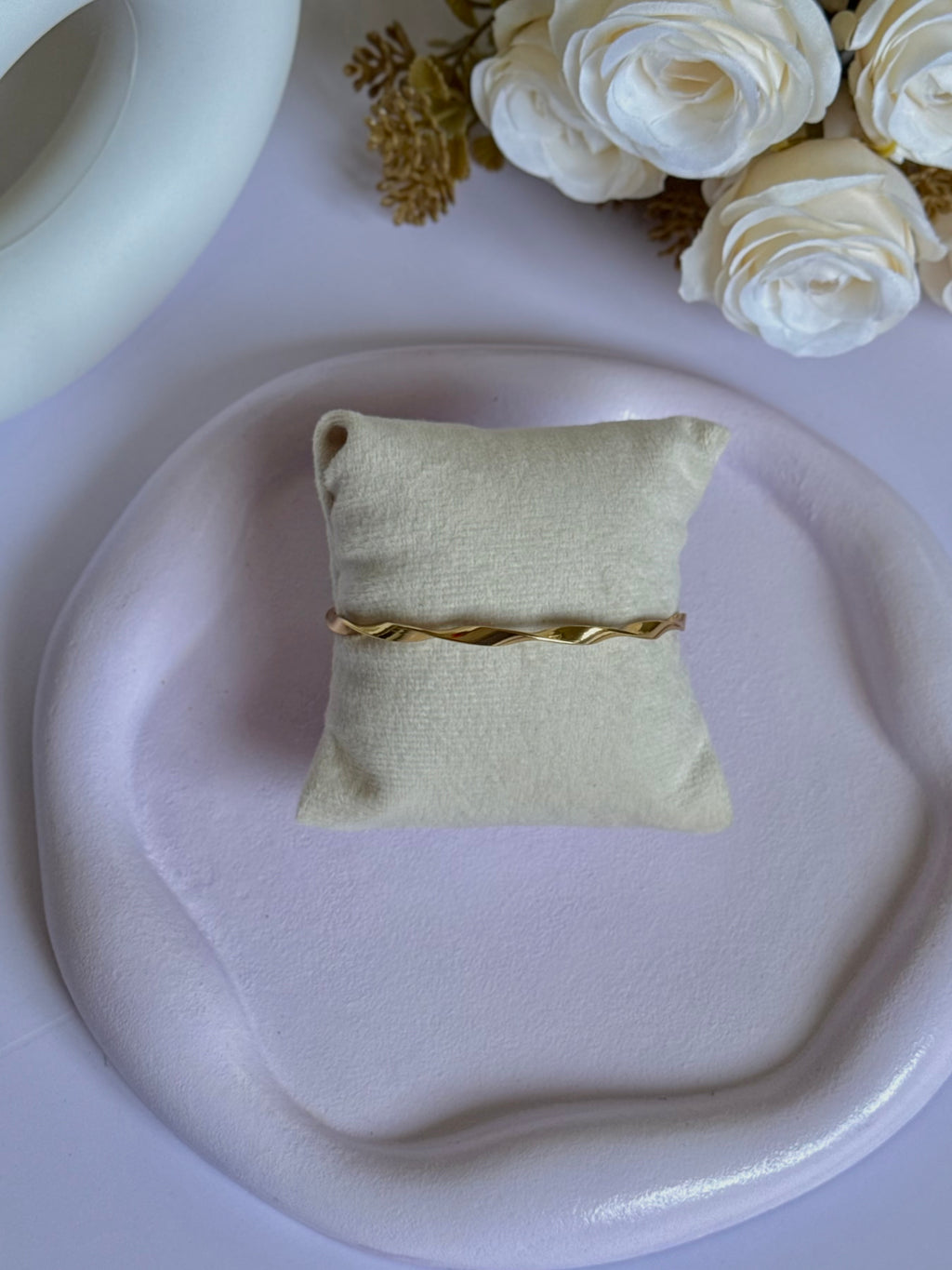 twisted slim bangle