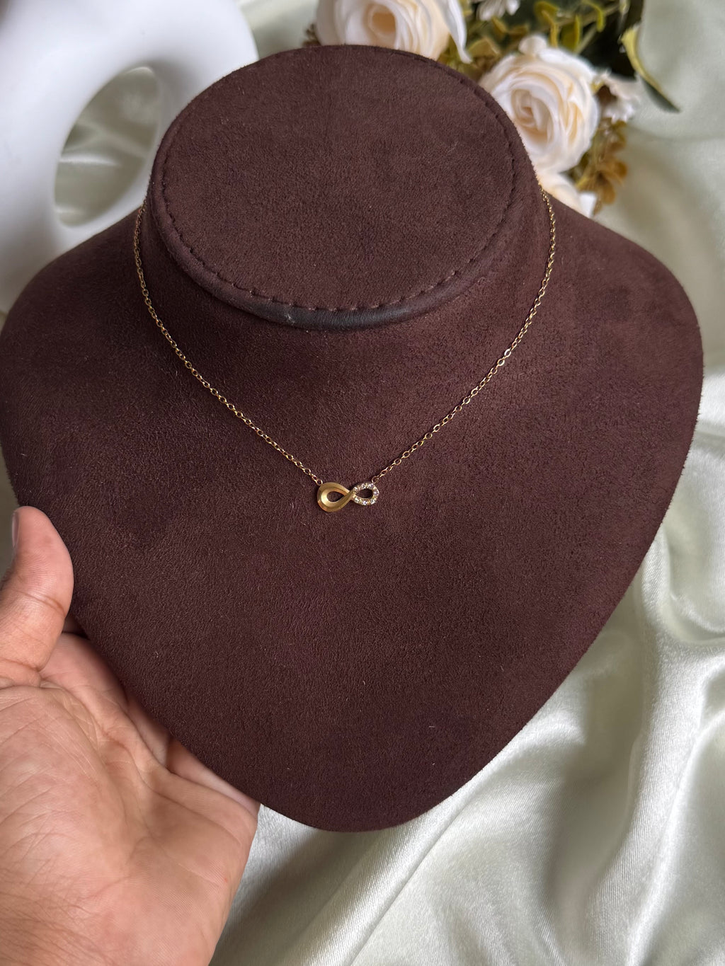 Infinity necklace (minimal stones)