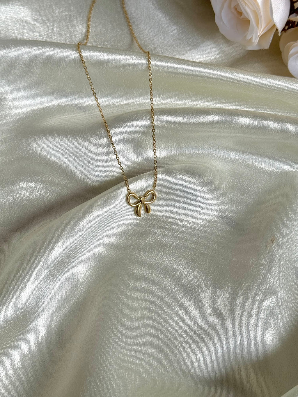 Coquette bow necklace