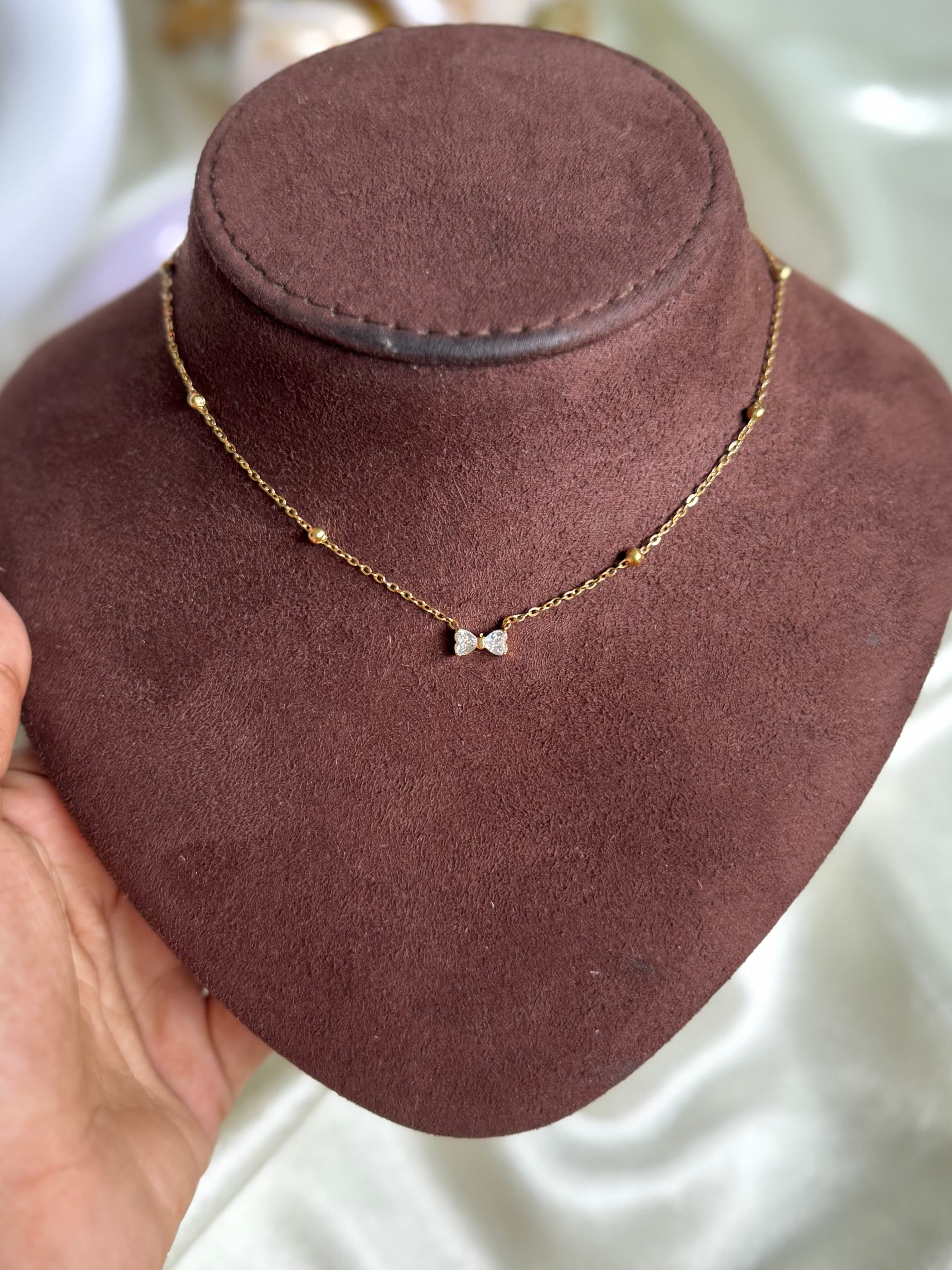 Bow necklace