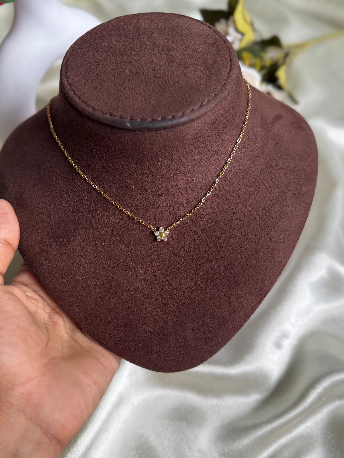 Petite bloom necklace
