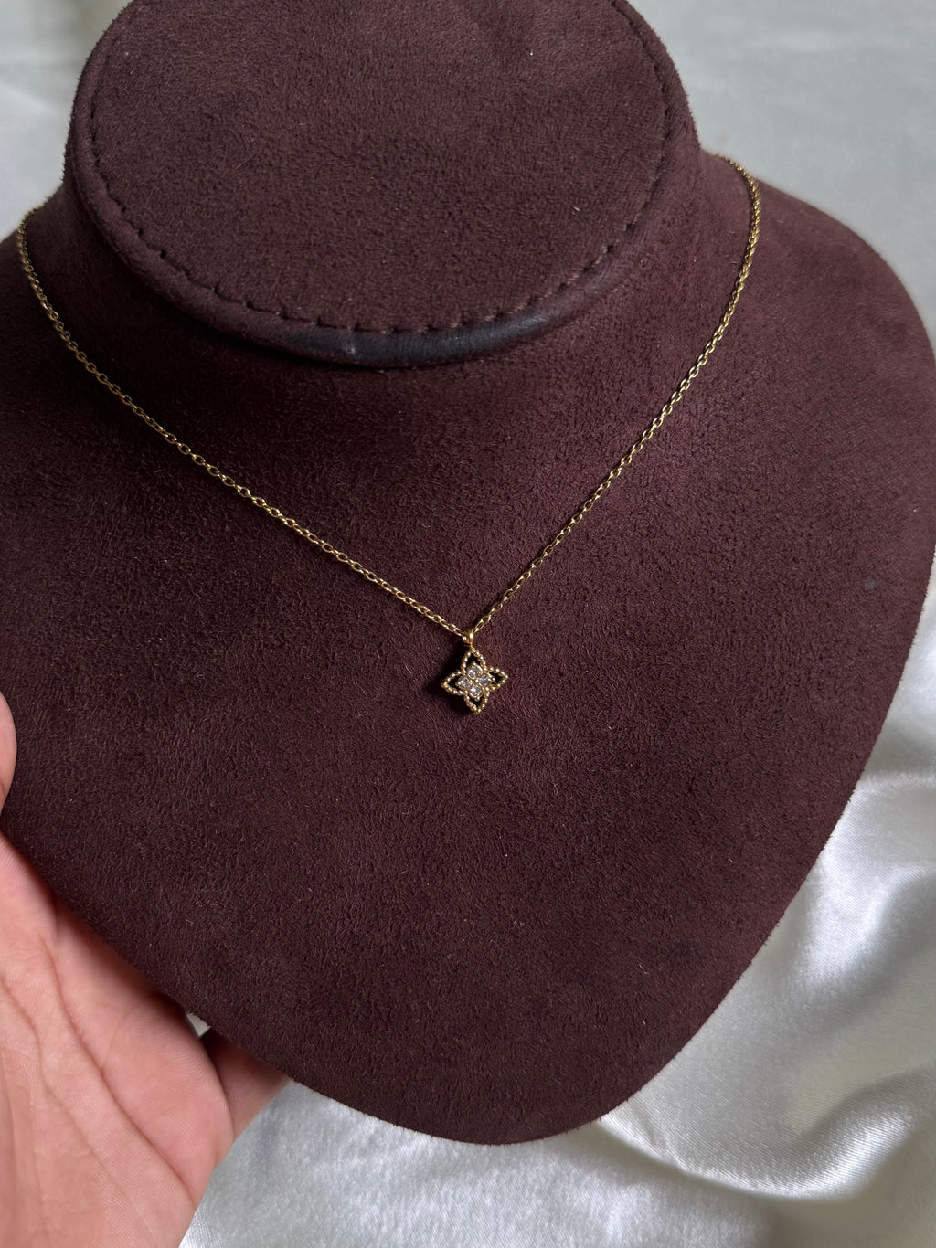 Vélaire Necklac