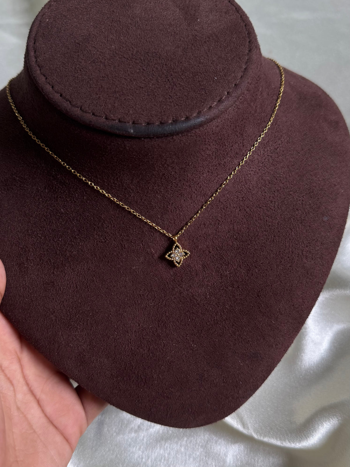 Vélaire Necklac