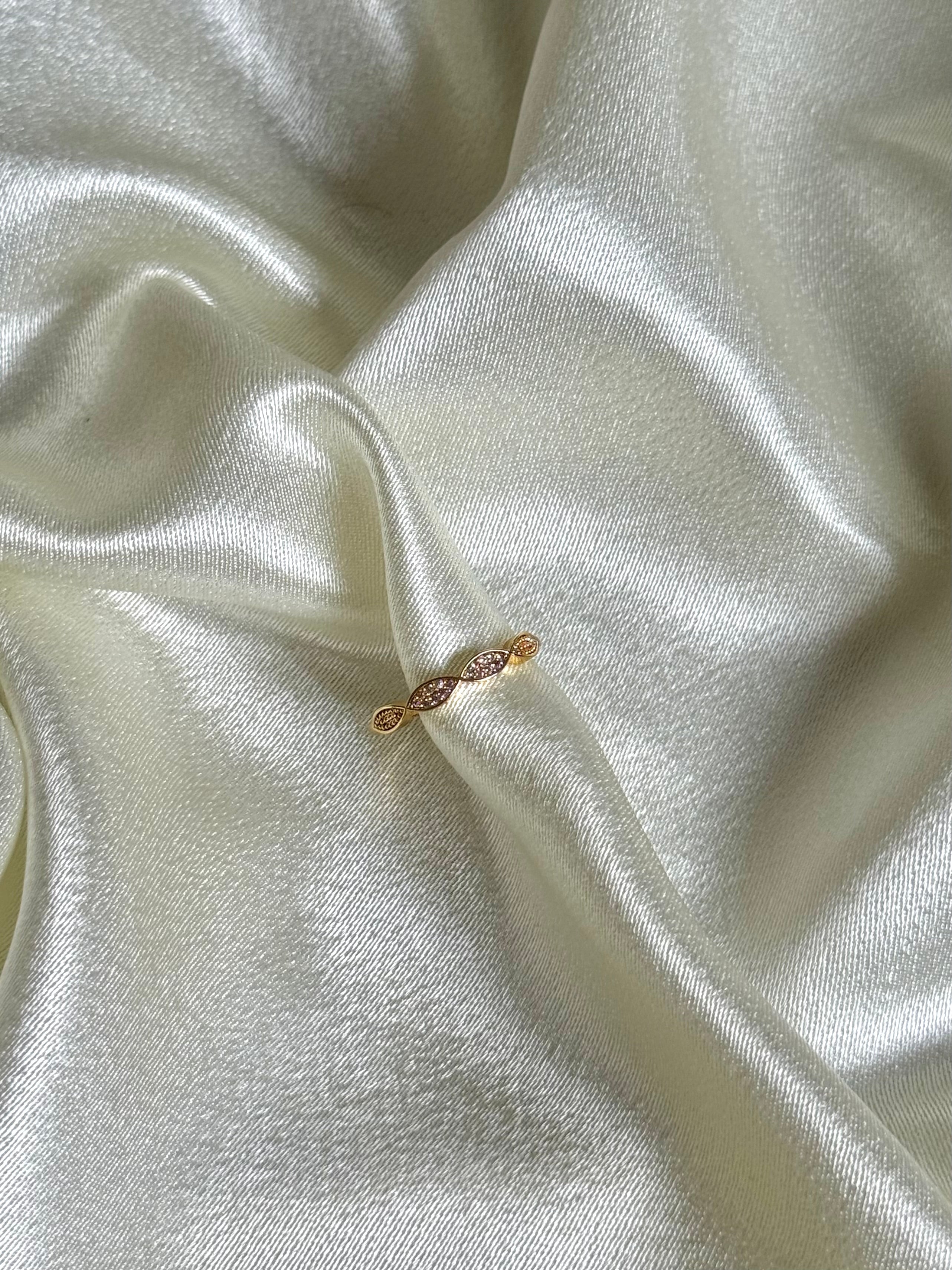 Vine stone ring
