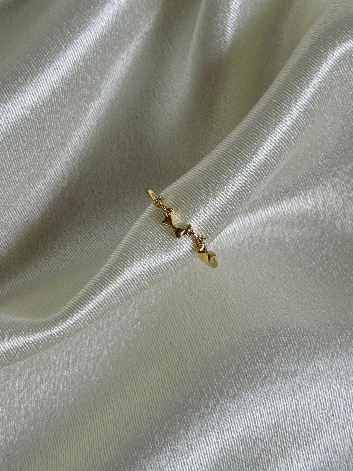 Sweet bow ring
