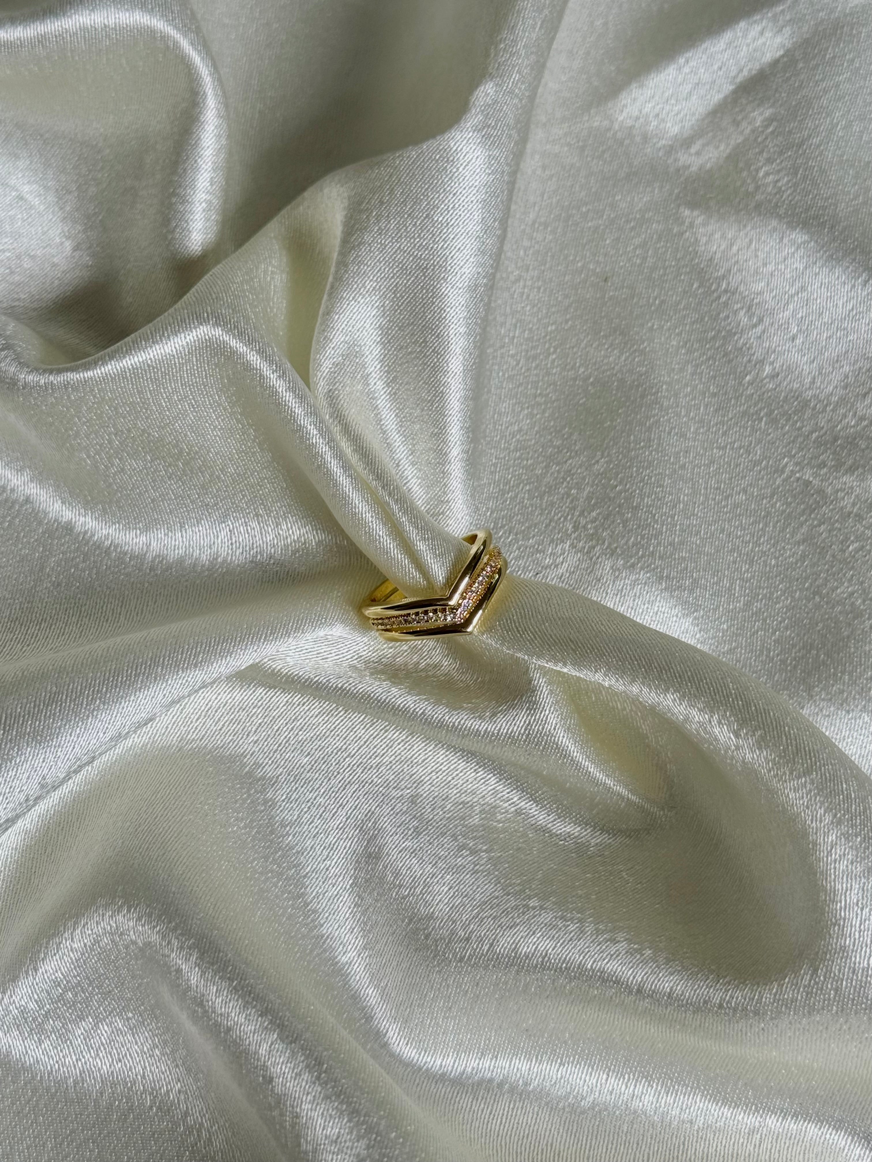 Élan Chevron Ring