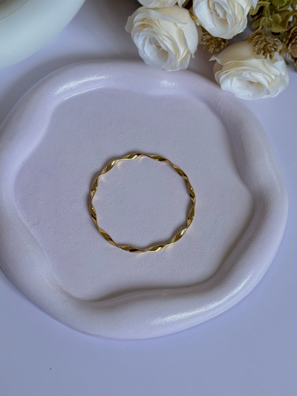 twisted slim bangle