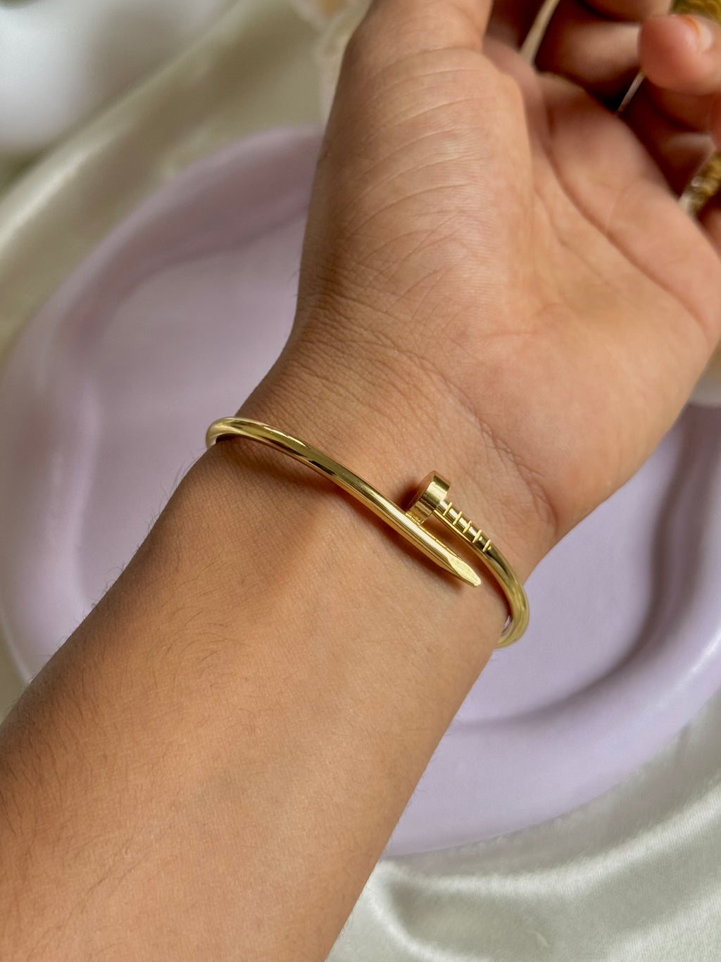 Nail bangle