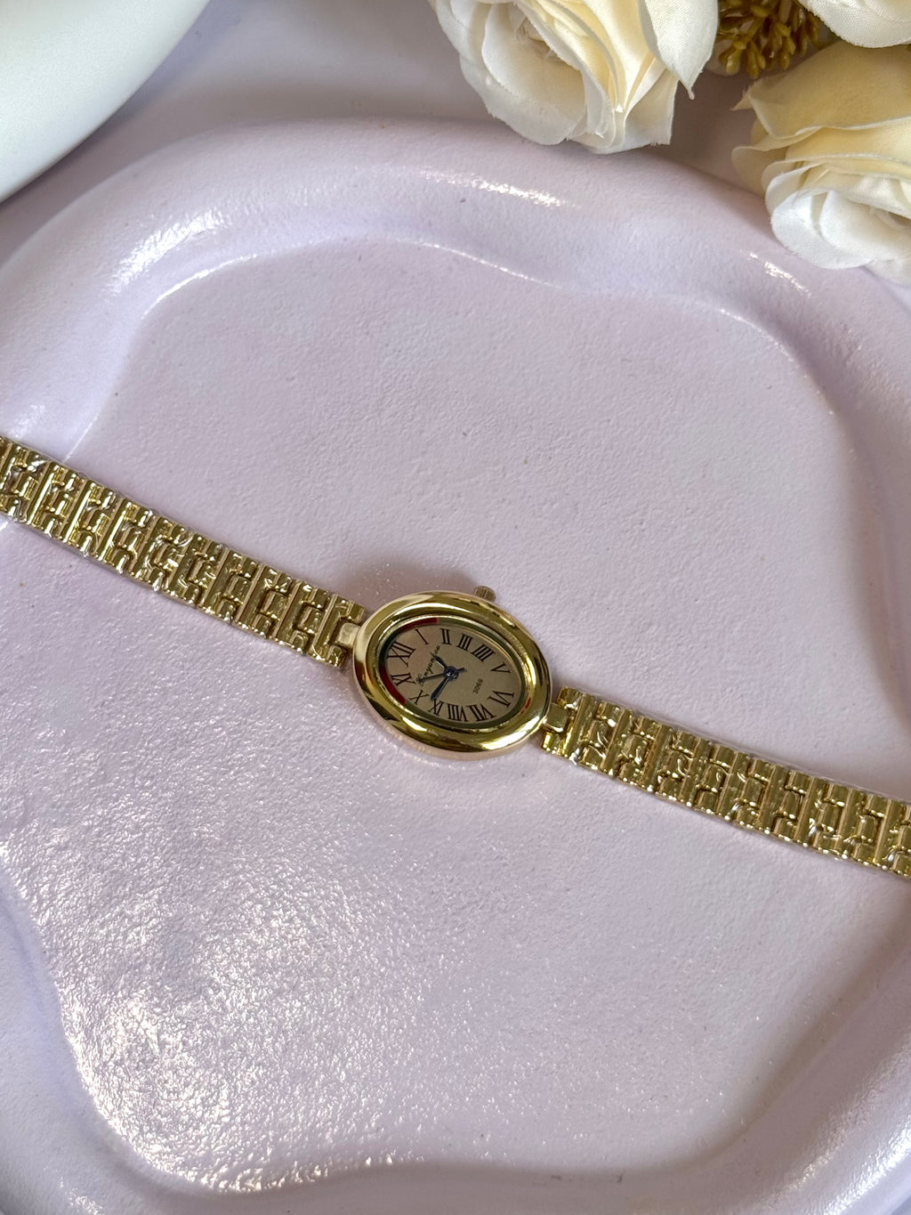 Timeless Roman watch (gold)